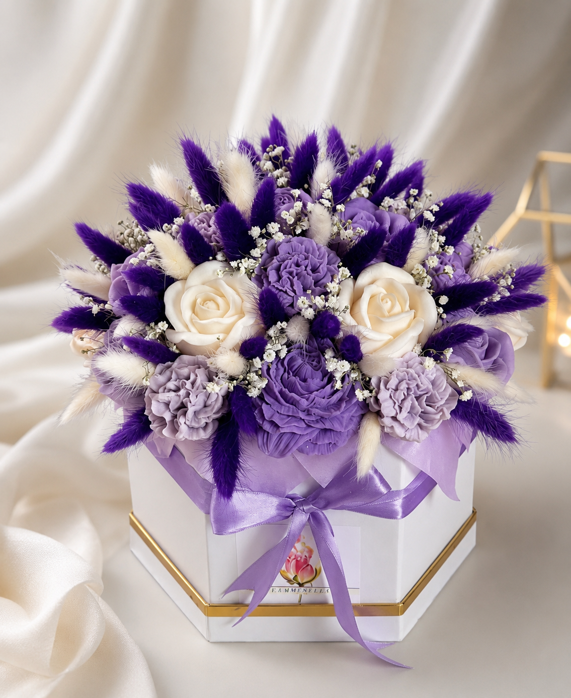 Aranjament floral mov